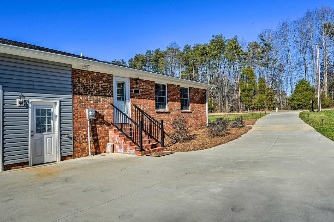 Ranch-Style Home 7 Mi To Downtown Greensboro! Exterior photo